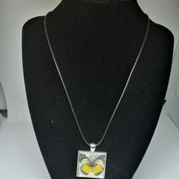 Yellow Butterfly Silver Square glass pendant chain - Picture 5 of 8